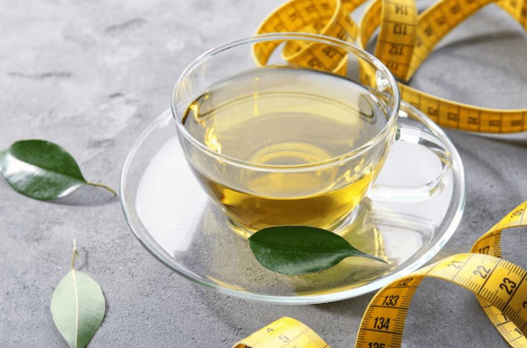 أقوى 10 مشروبات للتخسيس سريعة المفعول بمكونات طبيعية